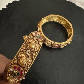 Kundan Nakshi Peacock Bangle