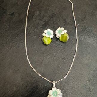 Minimalist Gardenia Green With White Flower Pendant set