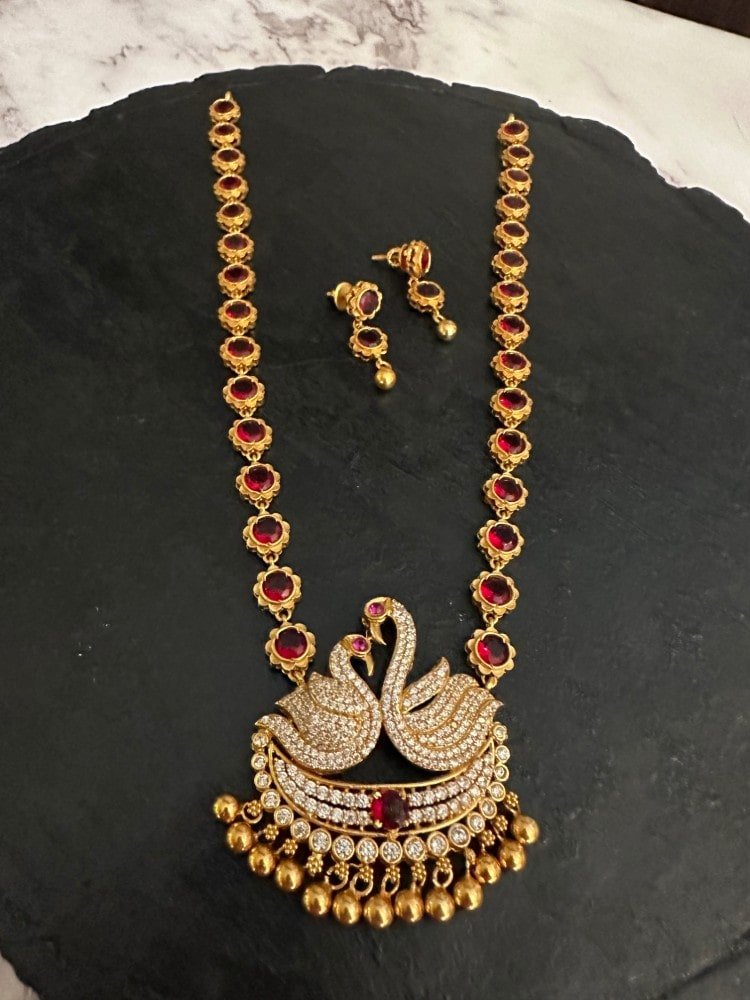 Swan Red Stone Necklace Set Swan Red Stone Necklace Set