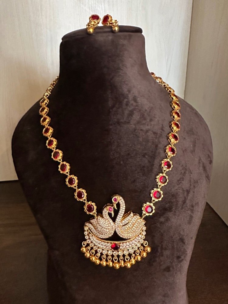 Swan Red Stone Necklace Set Swan Red Stone Necklace Set