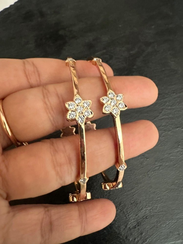 Flower Single Stone Rose Gold Bangle Flower Single Stone Rose Gold Bangle