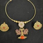 Pastel pink and kemp stone Kolhapuri Hasli set