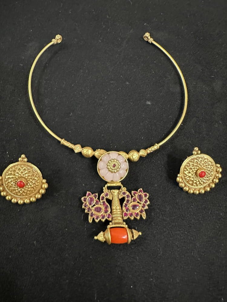 Pastel pink and kemp stone Kolhapuri Hasli set Pastel pink and kemp stone Kolhapuri Hasli set