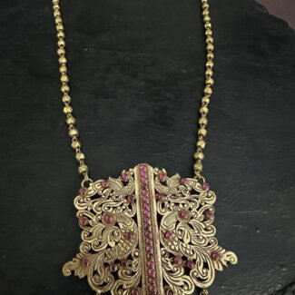 Filigree pendant with chain